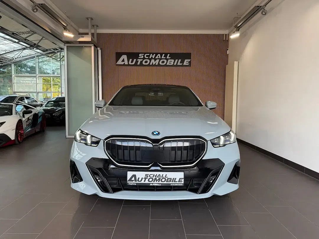 BMW 550 - Thumbnail 2