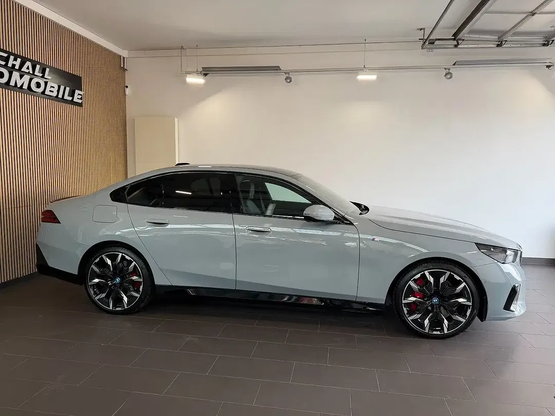 BMW 550 - Thumbnail 4