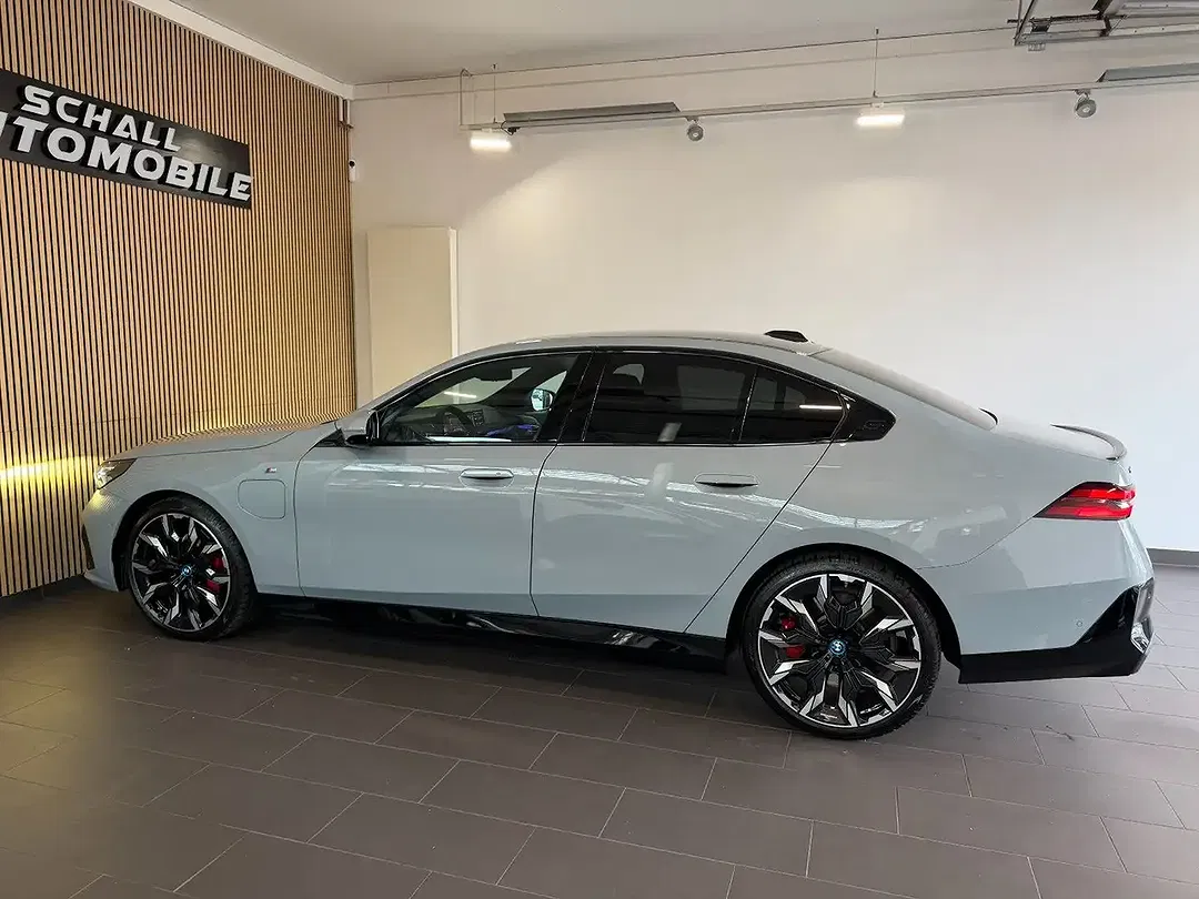 BMW 550 - Thumbnail 5