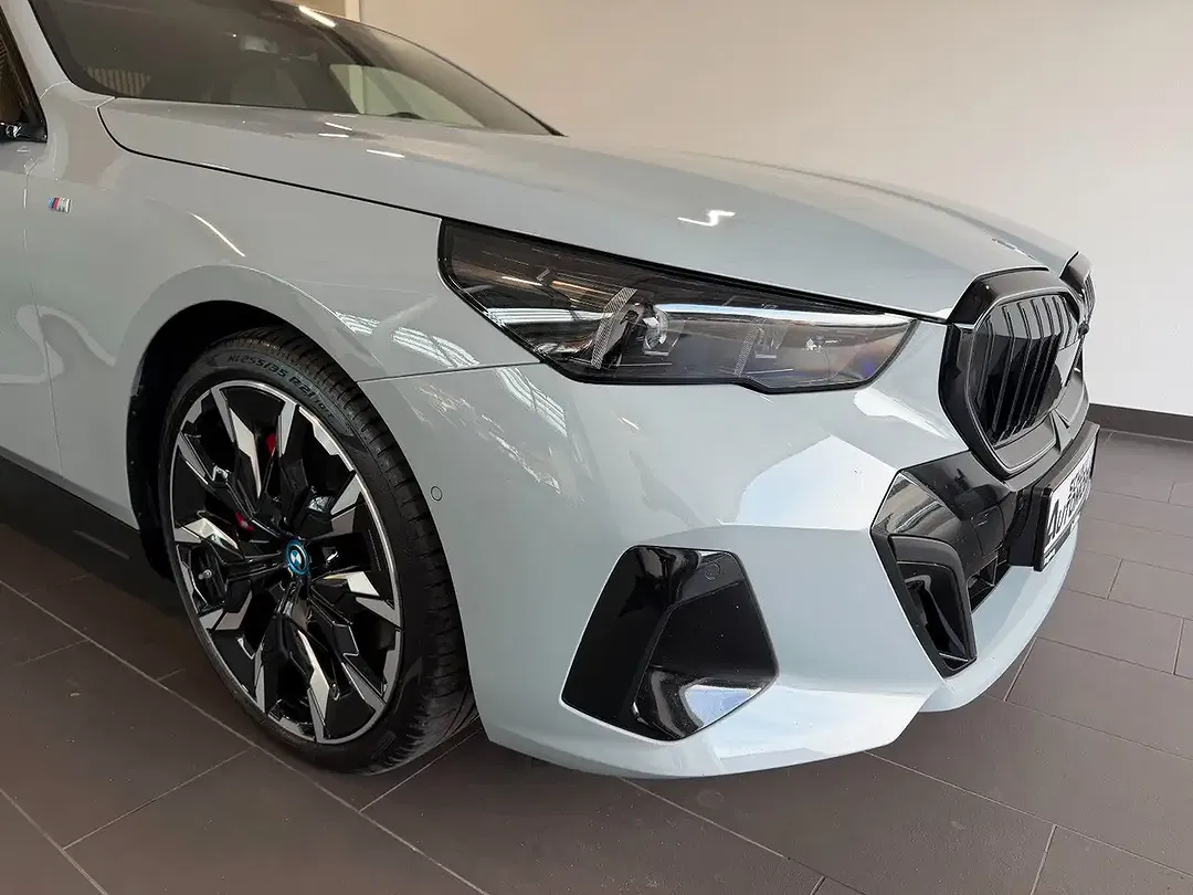 BMW 550 - Thumbnail 9
