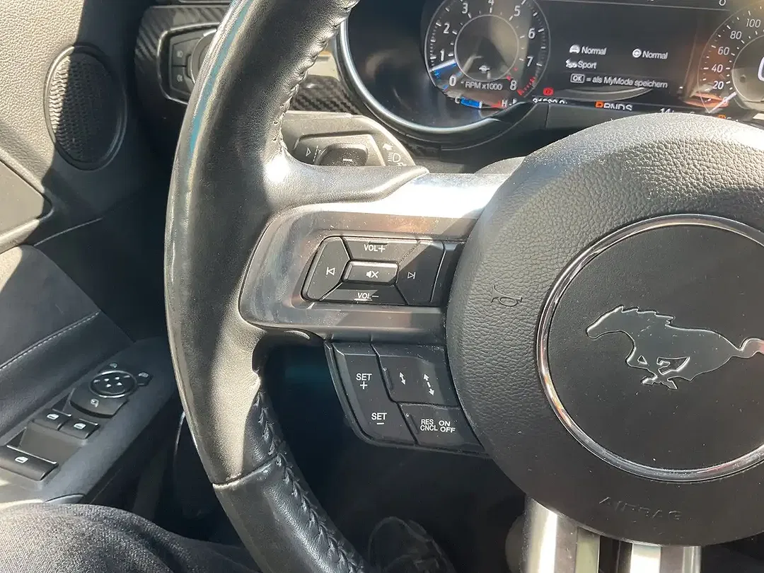 Ford Mustang - Thumbnail 13