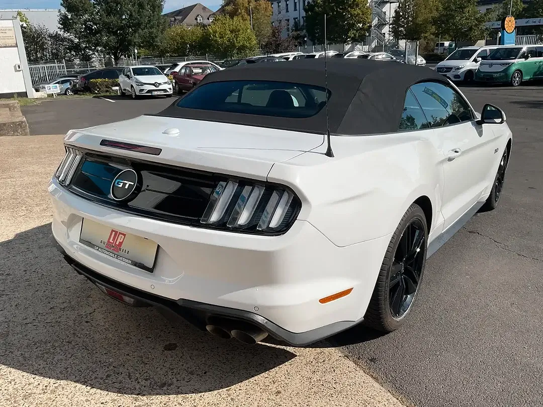 Ford Mustang - Thumbnail 5