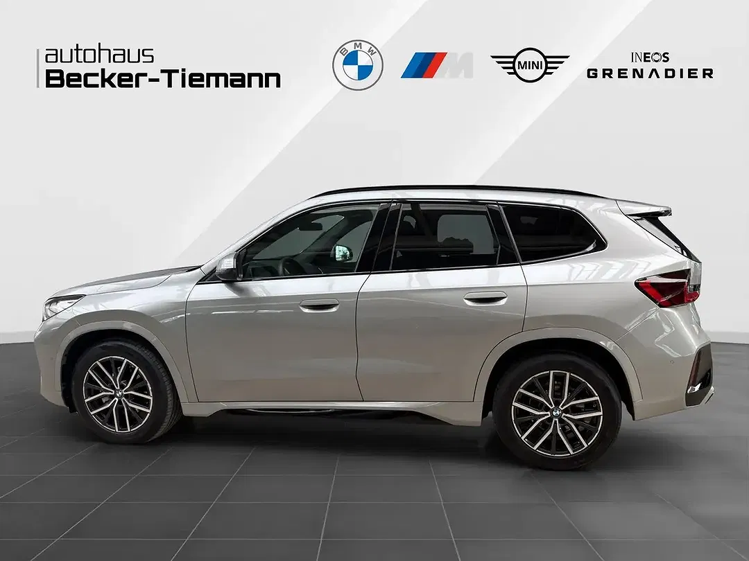 BMW X1 - Thumbnail 3