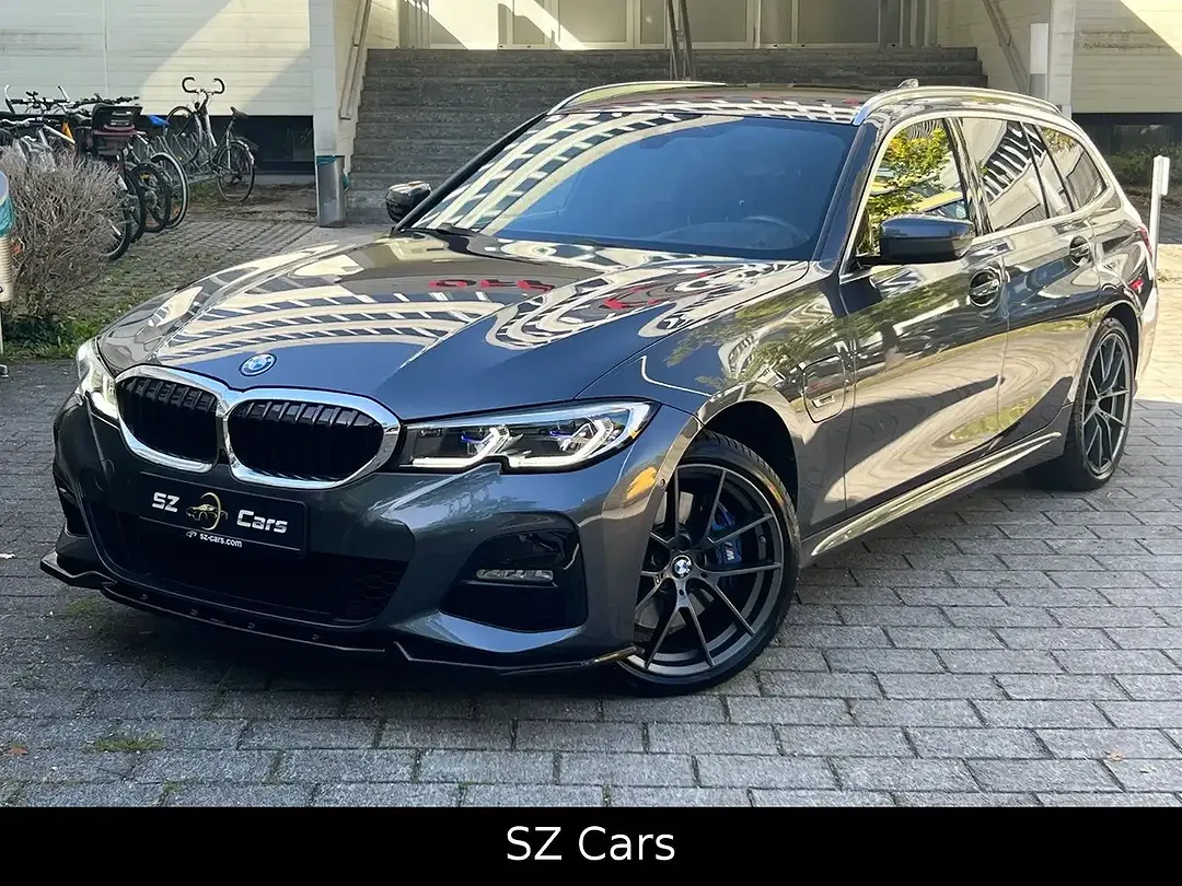 BMW 330 - Thumbnail 1