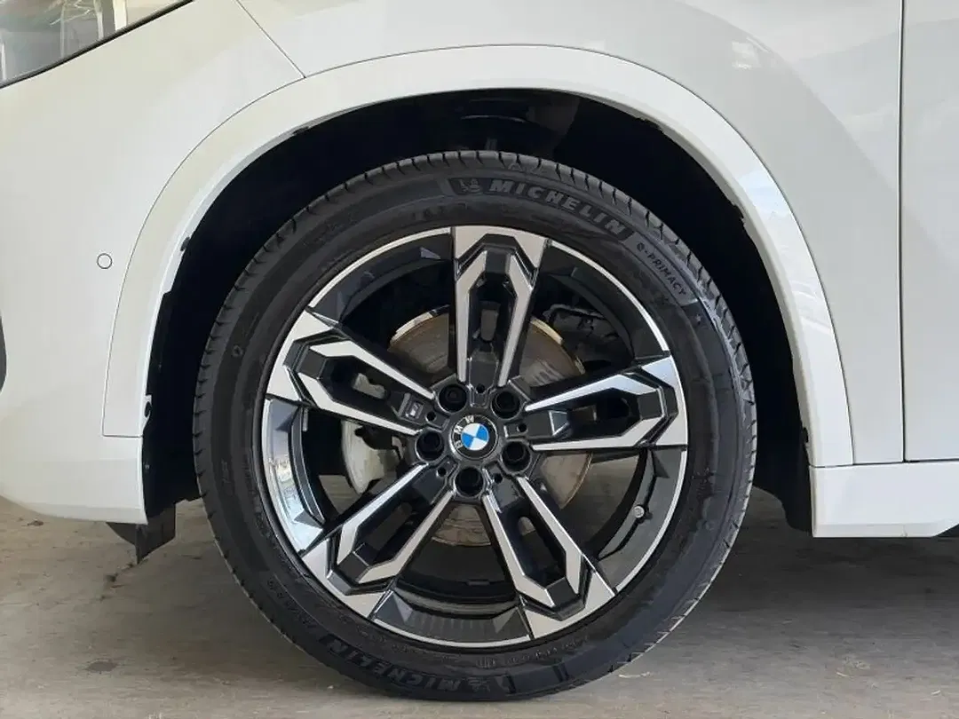 BMW X1 - Thumbnail 3