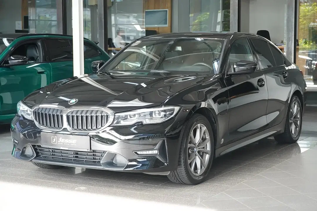 BMW 330 - Afbeelding 1