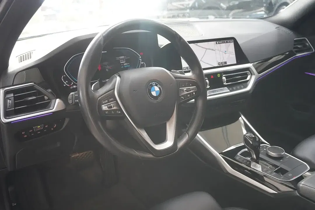 BMW 330 - Thumbnail 11