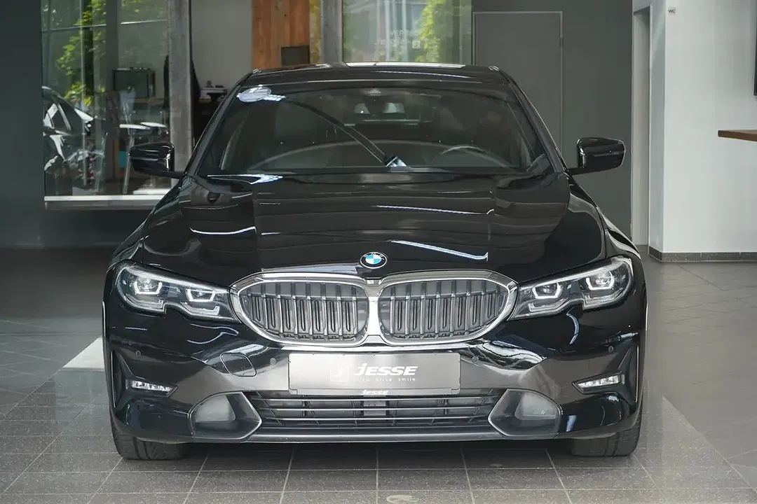 BMW 330 - Thumbnail 2