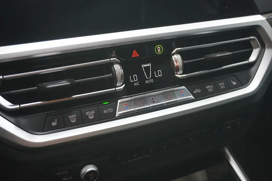 BMW 330 - Thumbnail 25
