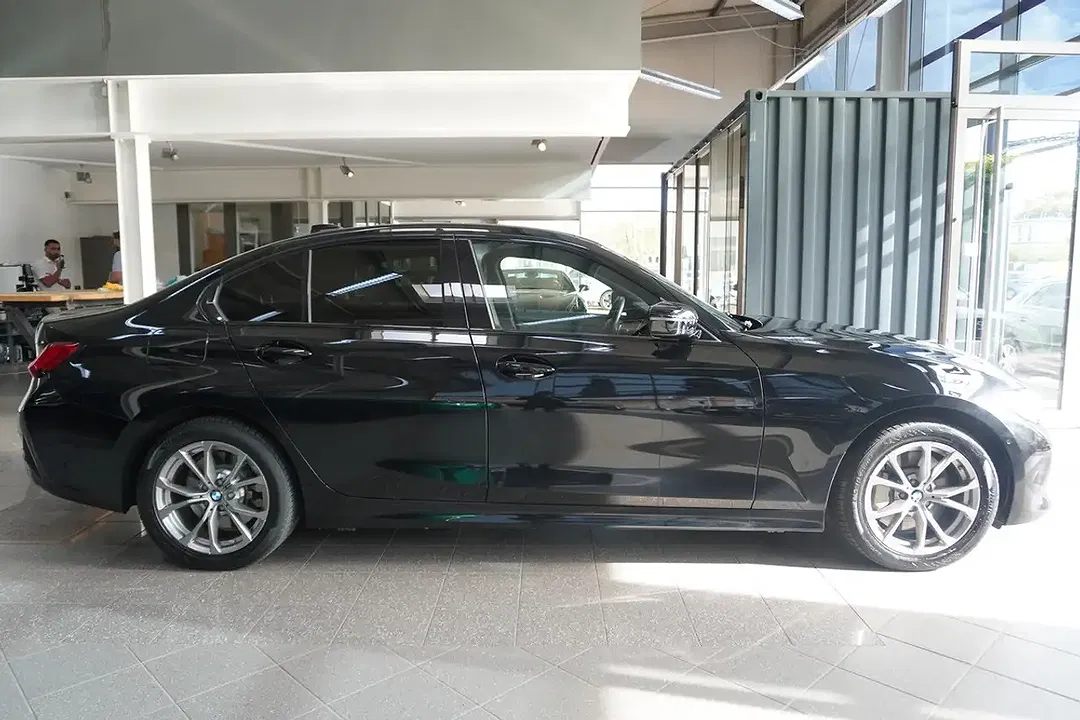 BMW 330 - Thumbnail 5