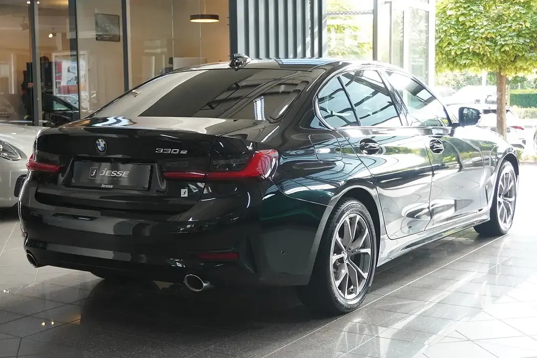 BMW 330 - Thumbnail 6