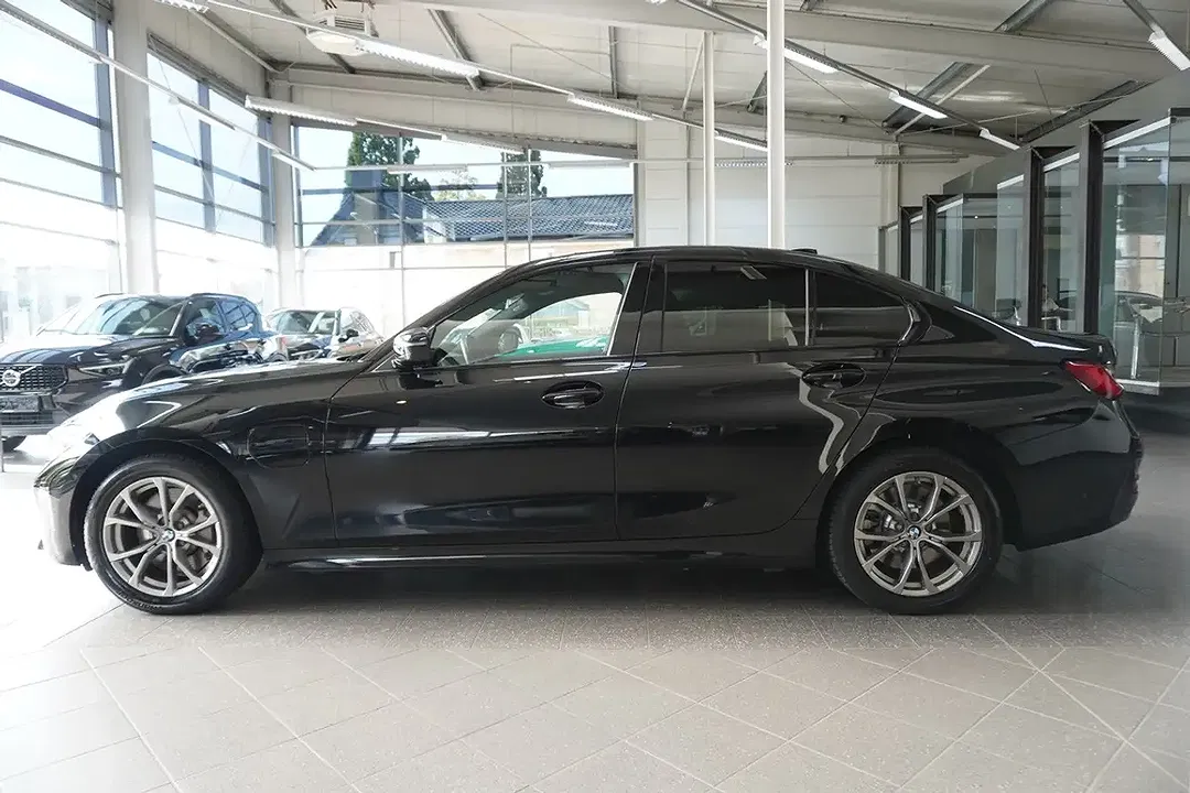 BMW 330 - Thumbnail 9