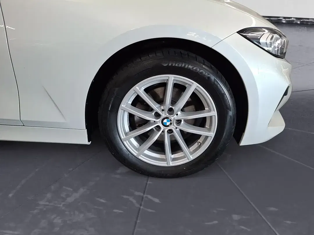 BMW 320 - Thumbnail 8