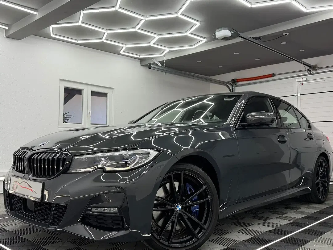 BMW 330 - Afbeelding 1