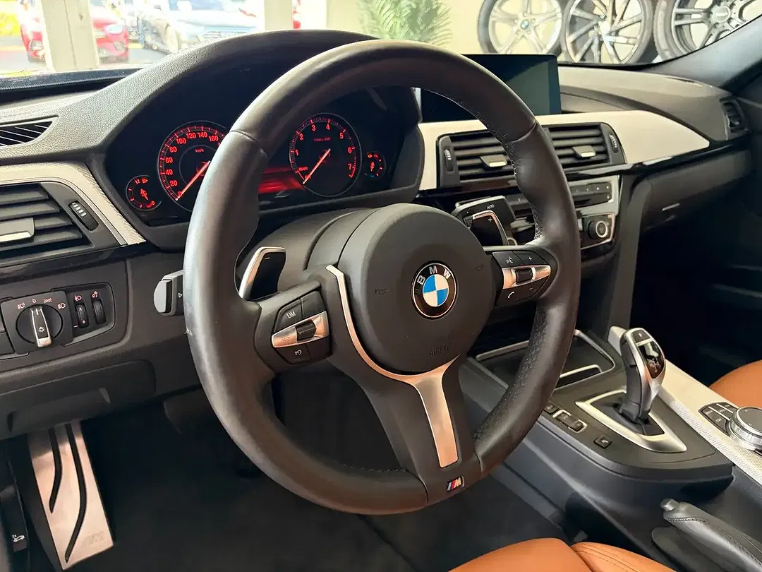 BMW 320 - Thumbnail 3