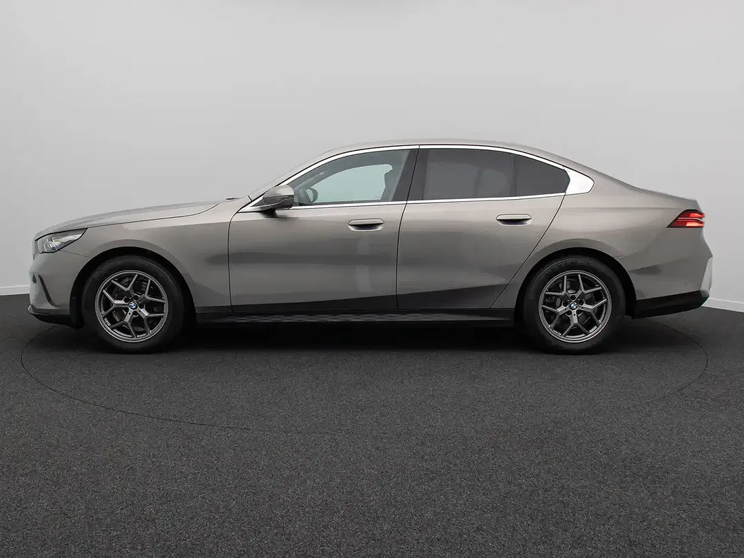 BMW 520 - Thumbnail 11