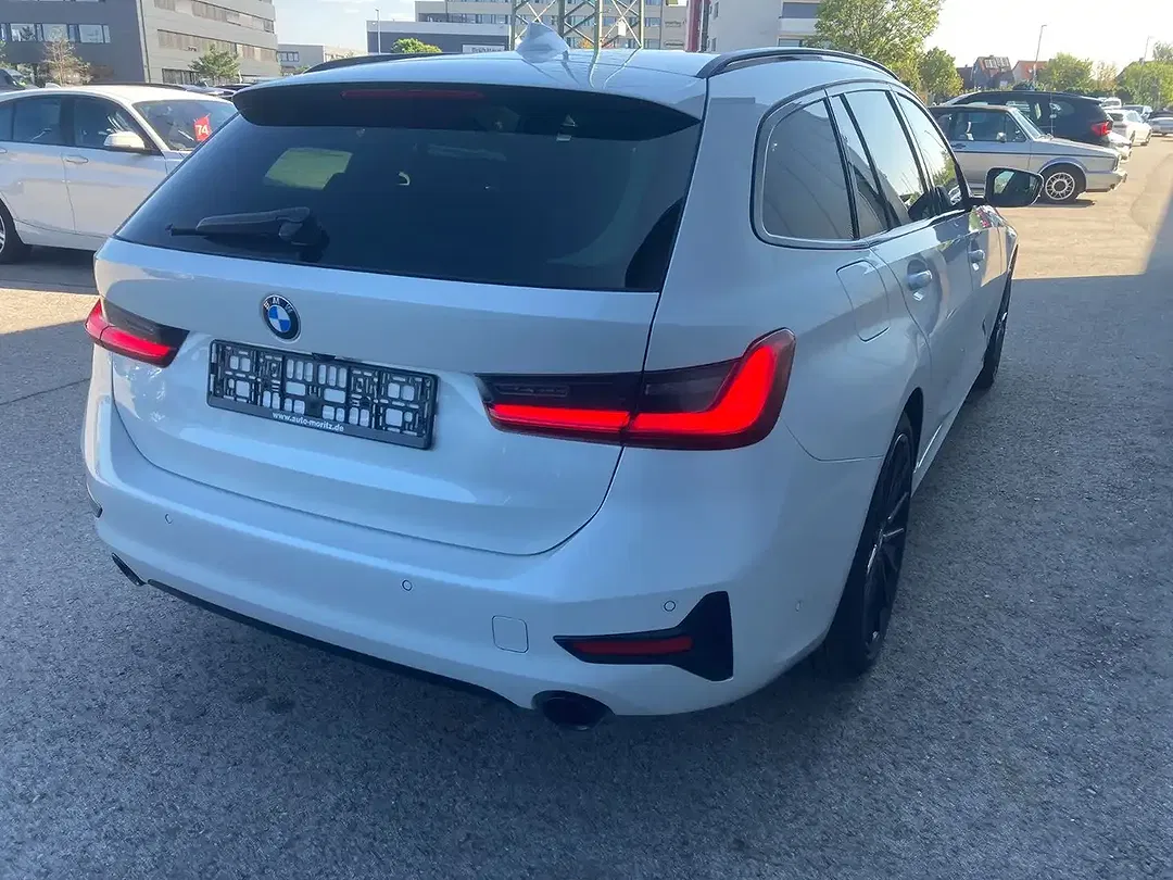 BMW 330 - Thumbnail 6