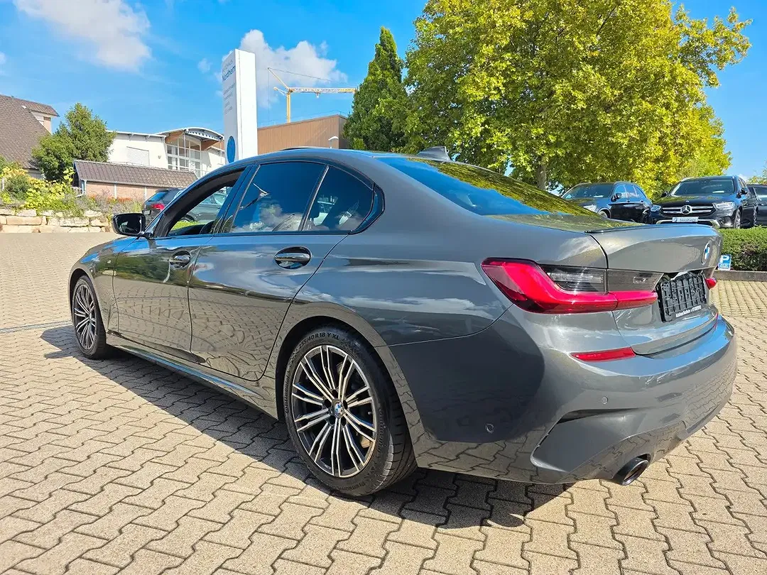 BMW 330 - Thumbnail 6