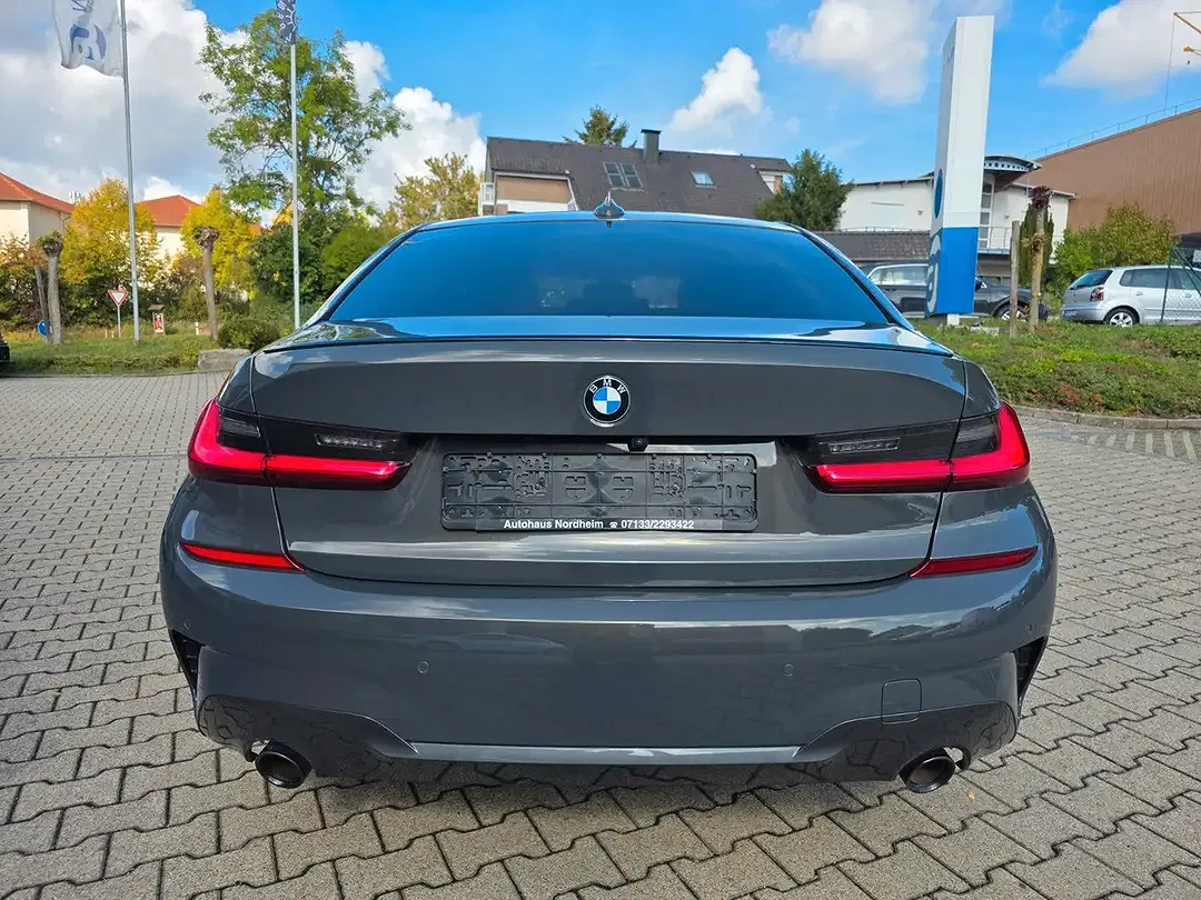 BMW 330 - Thumbnail 9