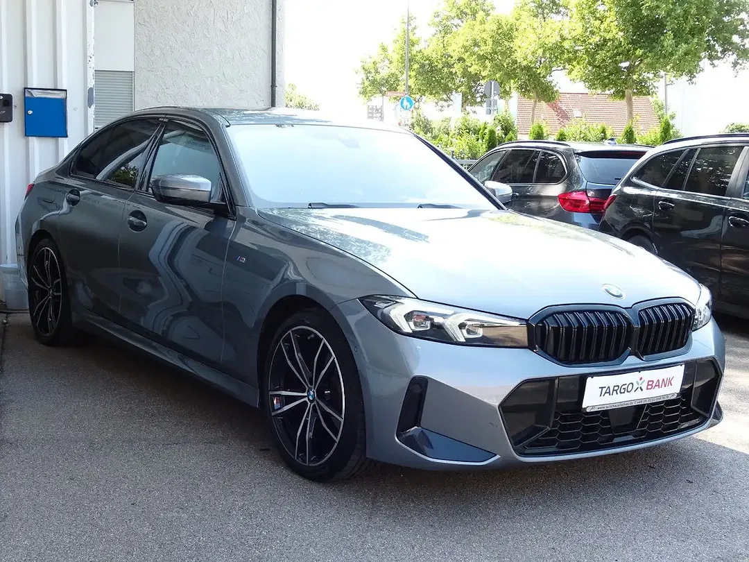 BMW 320 - Thumbnail 1