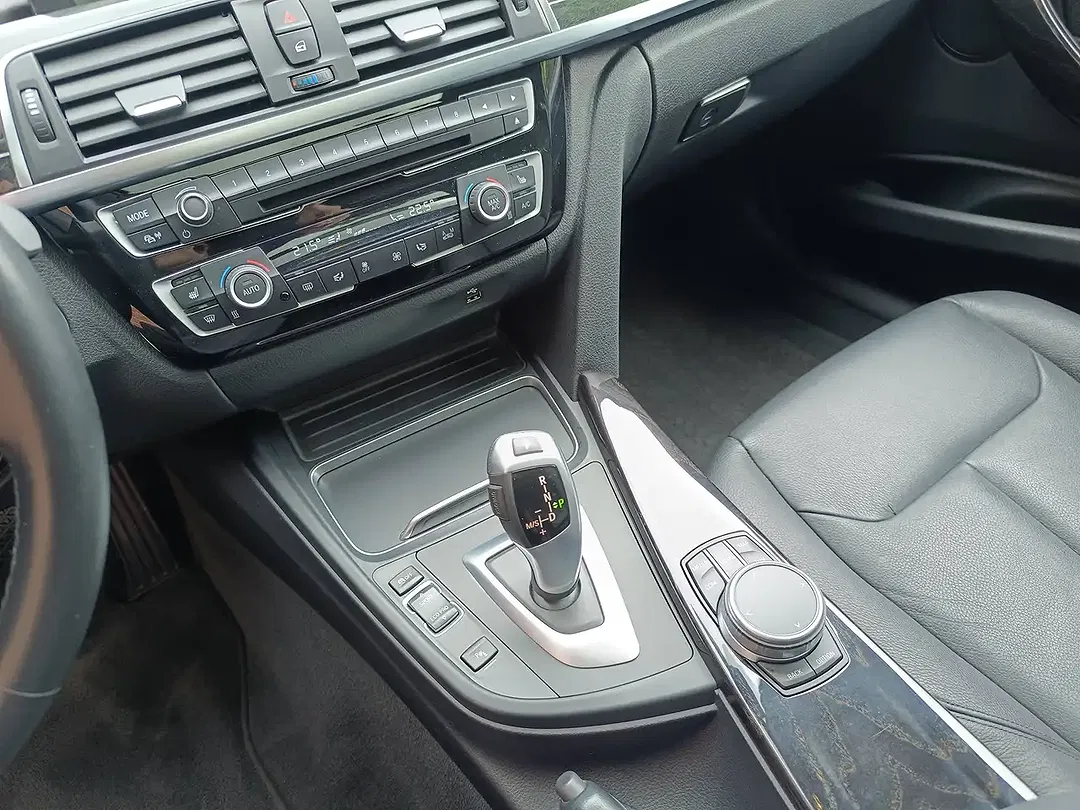 BMW 320 - Thumbnail 10