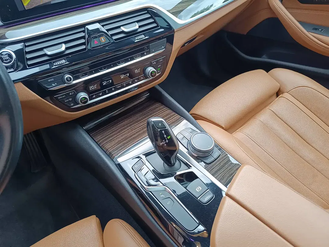 BMW 520 - Thumbnail 11