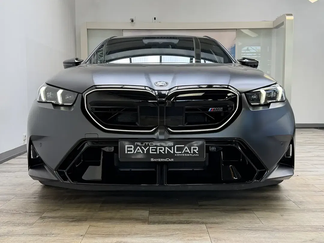BMW M5 - Thumbnail 2