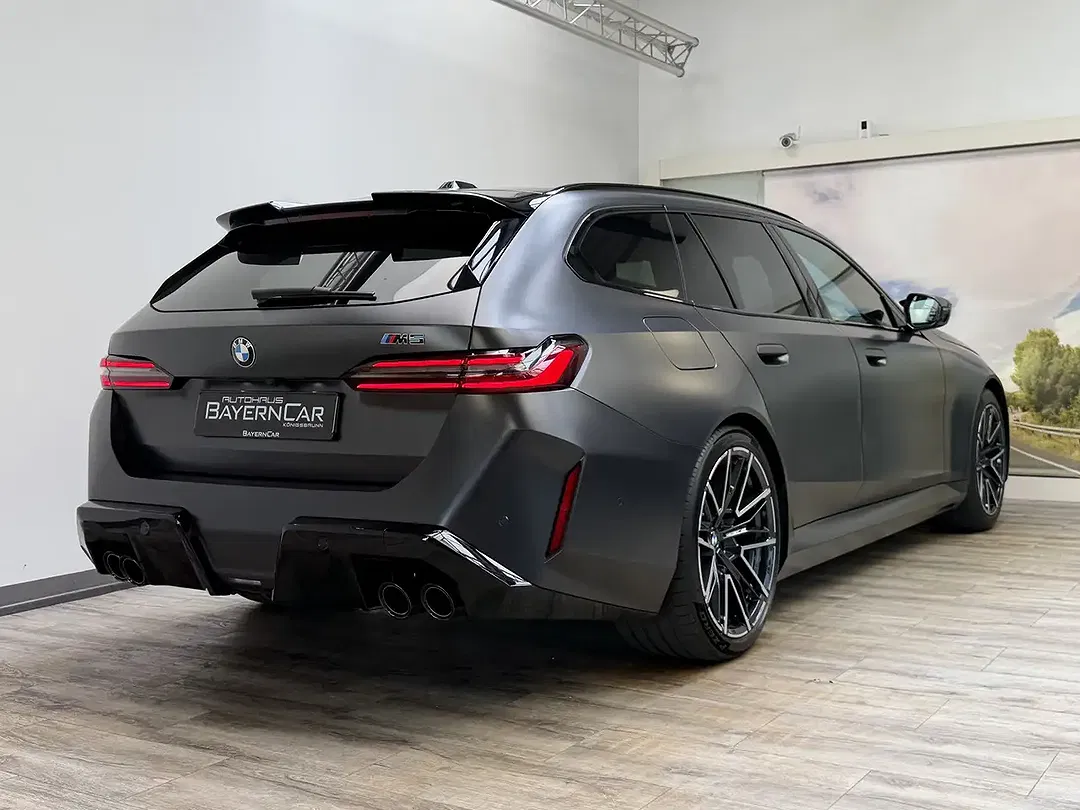 BMW M5 - Thumbnail 6