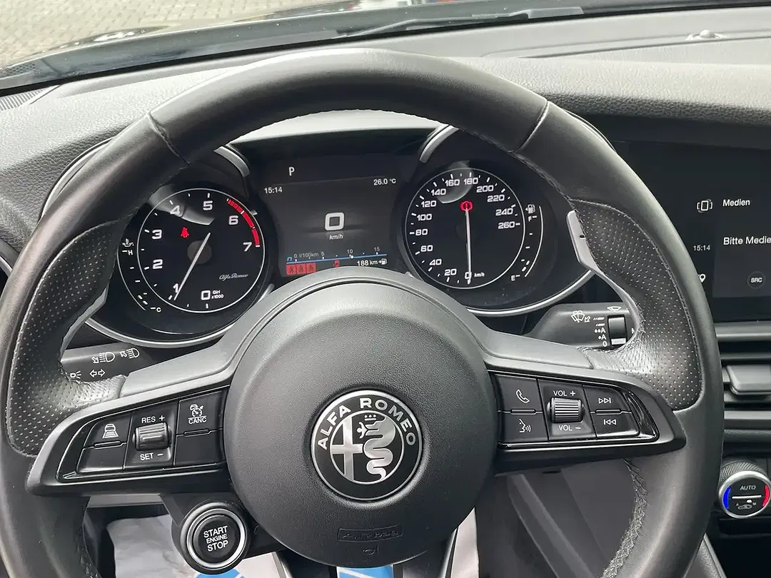 Alfa Romeo Giulia - Thumbnail 13