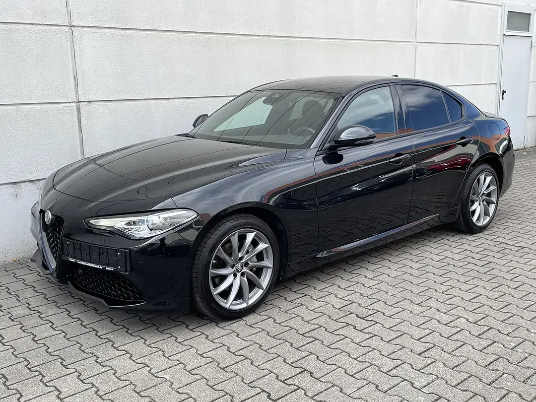 Alfa Romeo Giulia - Thumbnail 2