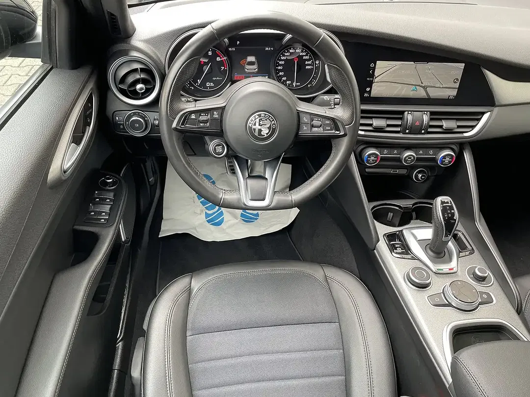 Alfa Romeo Giulia - Thumbnail 4