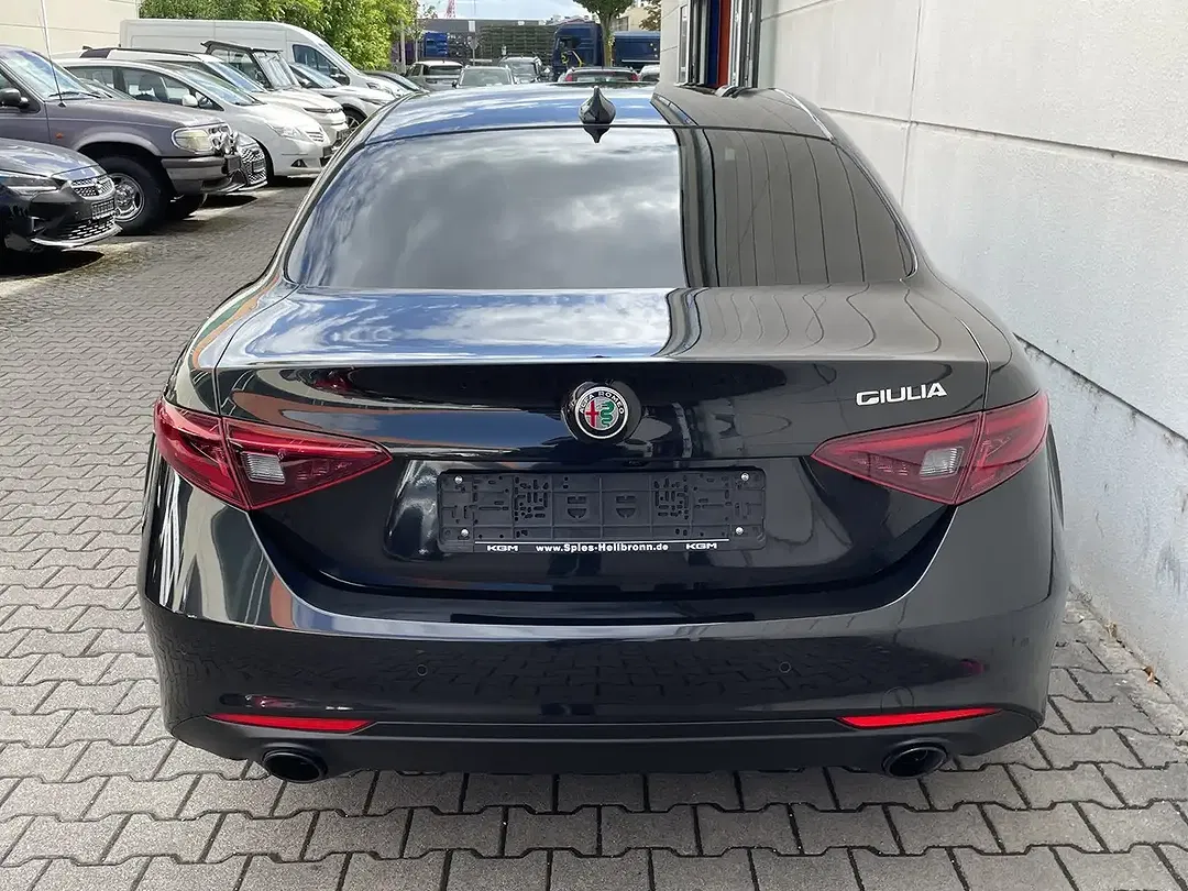 Alfa Romeo Giulia - Thumbnail 9