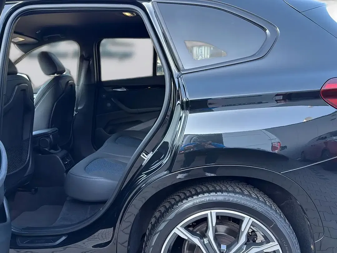BMW X1 - Thumbnail 9