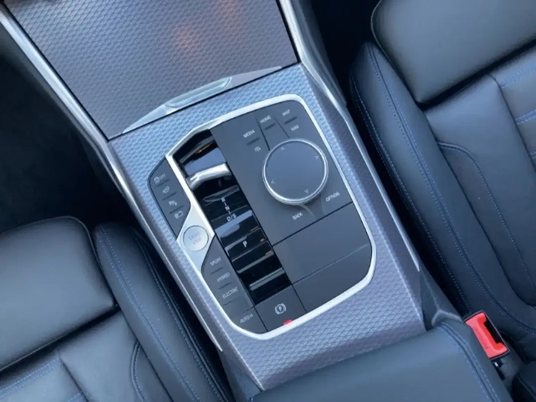 BMW 330 - Thumbnail 11