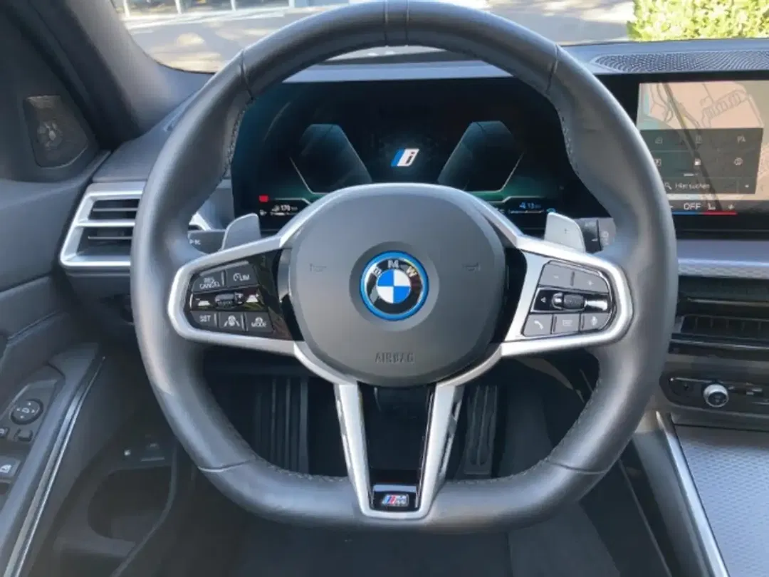 BMW 330 - Thumbnail 9