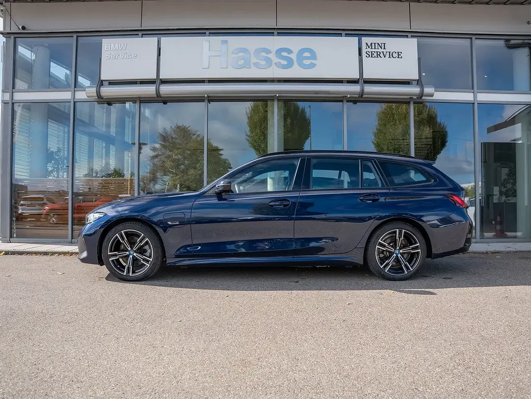 BMW 330 - Thumbnail 9