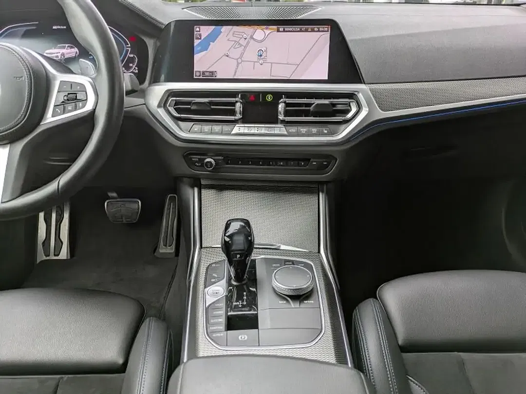 BMW 330 - Thumbnail 11