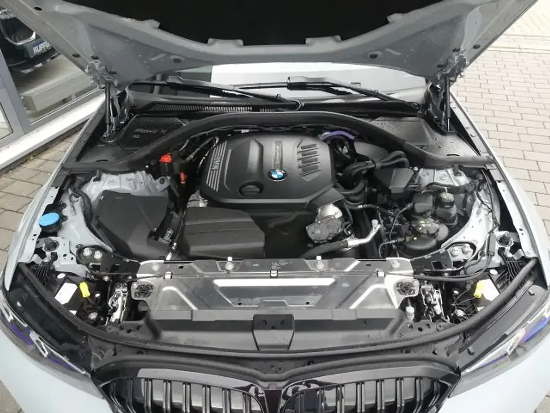 BMW 320 - Thumbnail 6