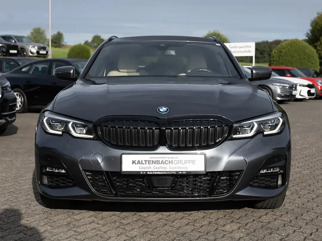 BMW 330 - Thumbnail 3