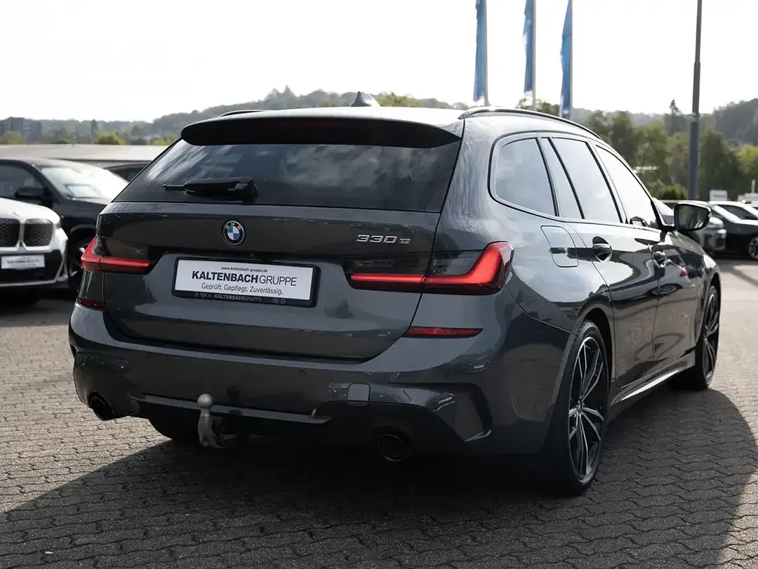 BMW 330 - Thumbnail 5