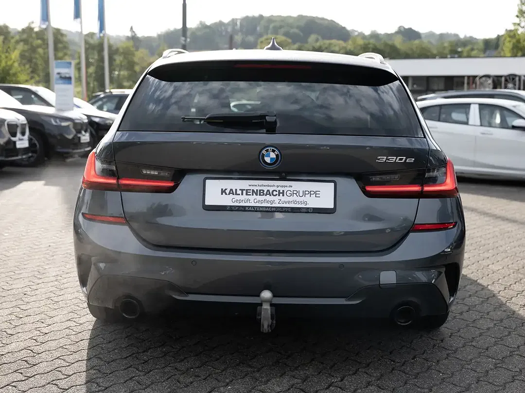 BMW 330 - Thumbnail 6