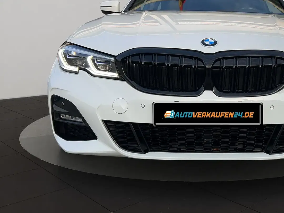 BMW 330 - Thumbnail 11