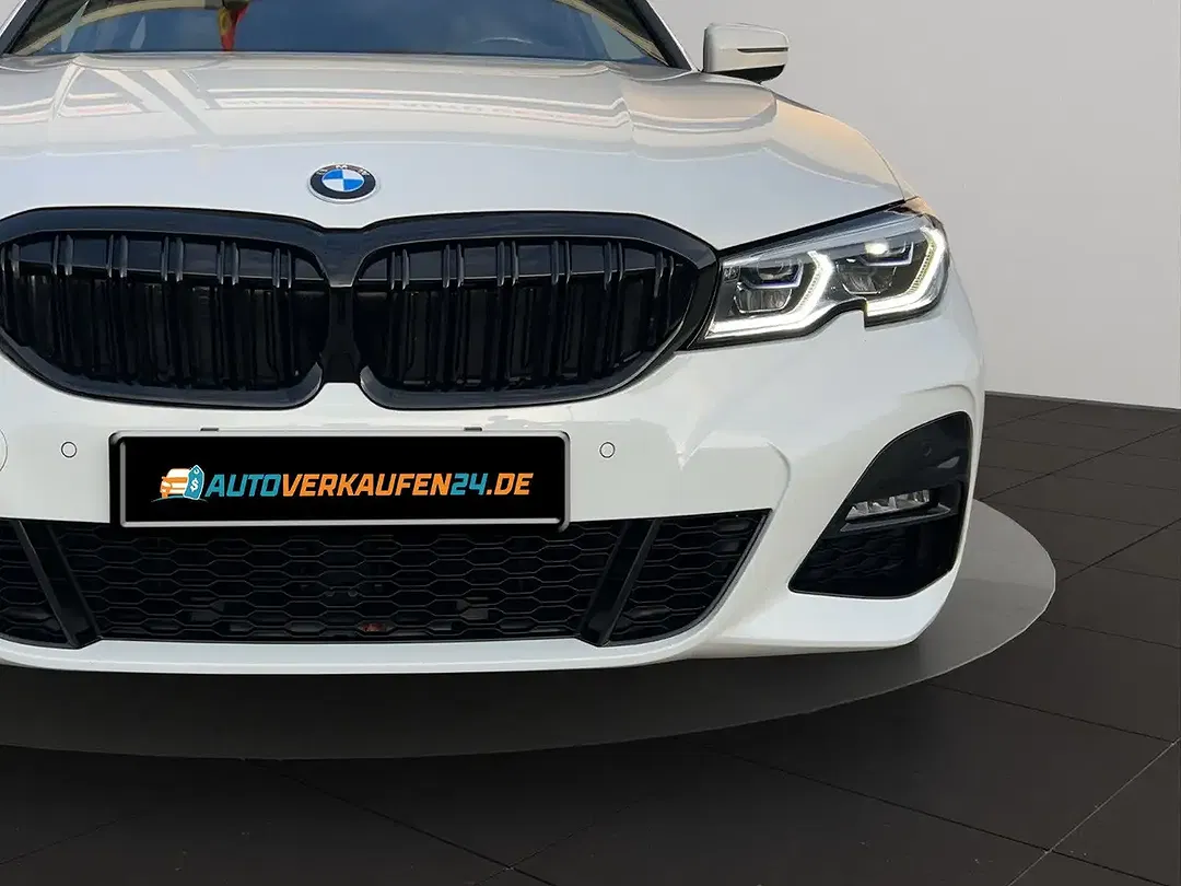 BMW 330 - Thumbnail 12