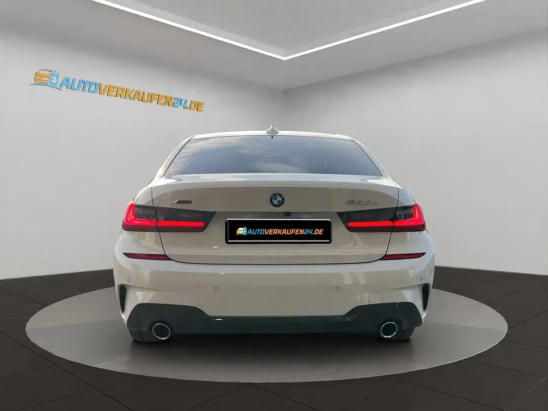 BMW 330 - Thumbnail 6