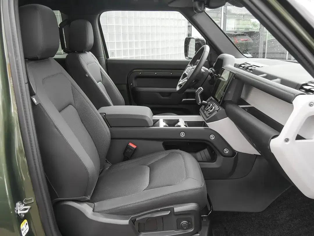 Land Rover Defender - Thumbnail 3