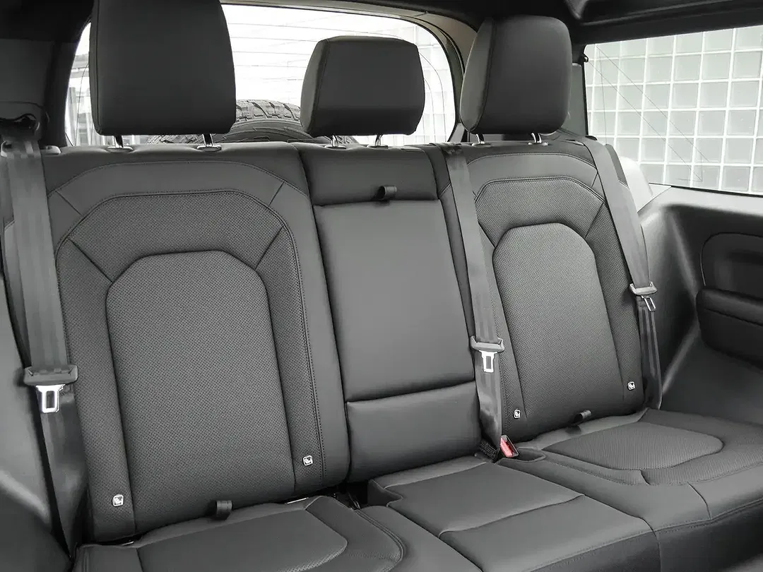 Land Rover Defender - Thumbnail 5