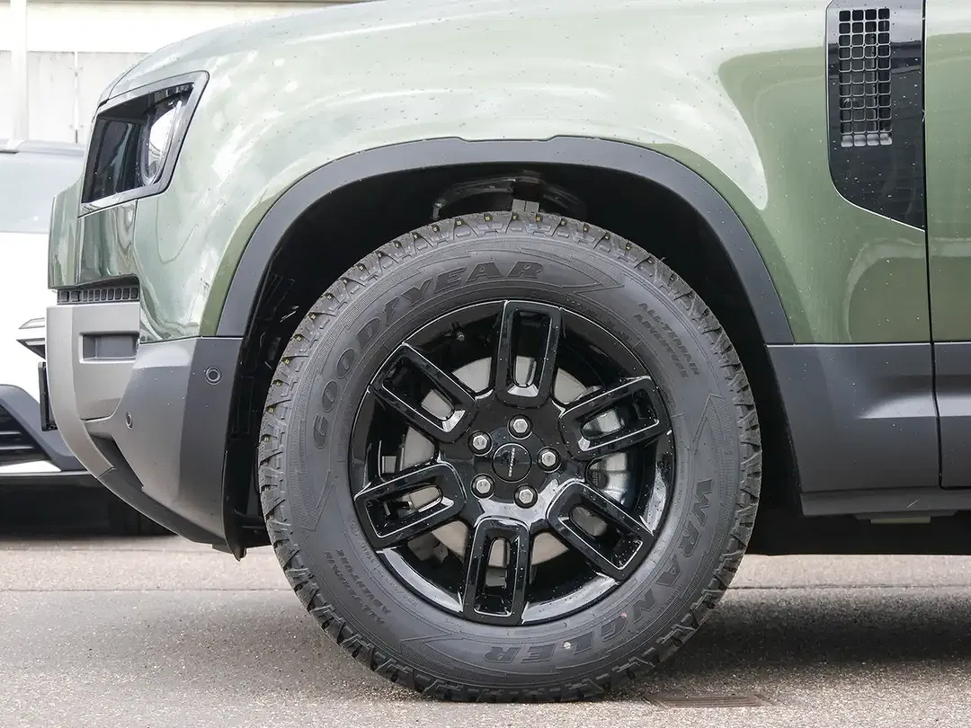 Land Rover Defender - Thumbnail 9