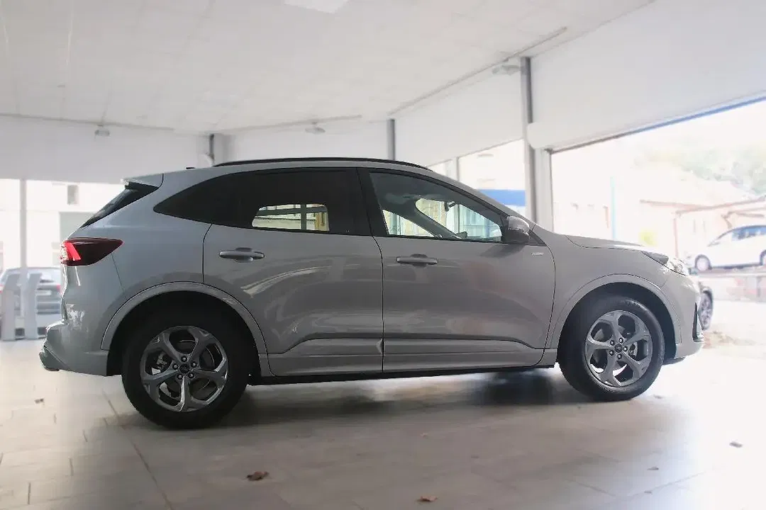 Ford Kuga - Thumbnail 4