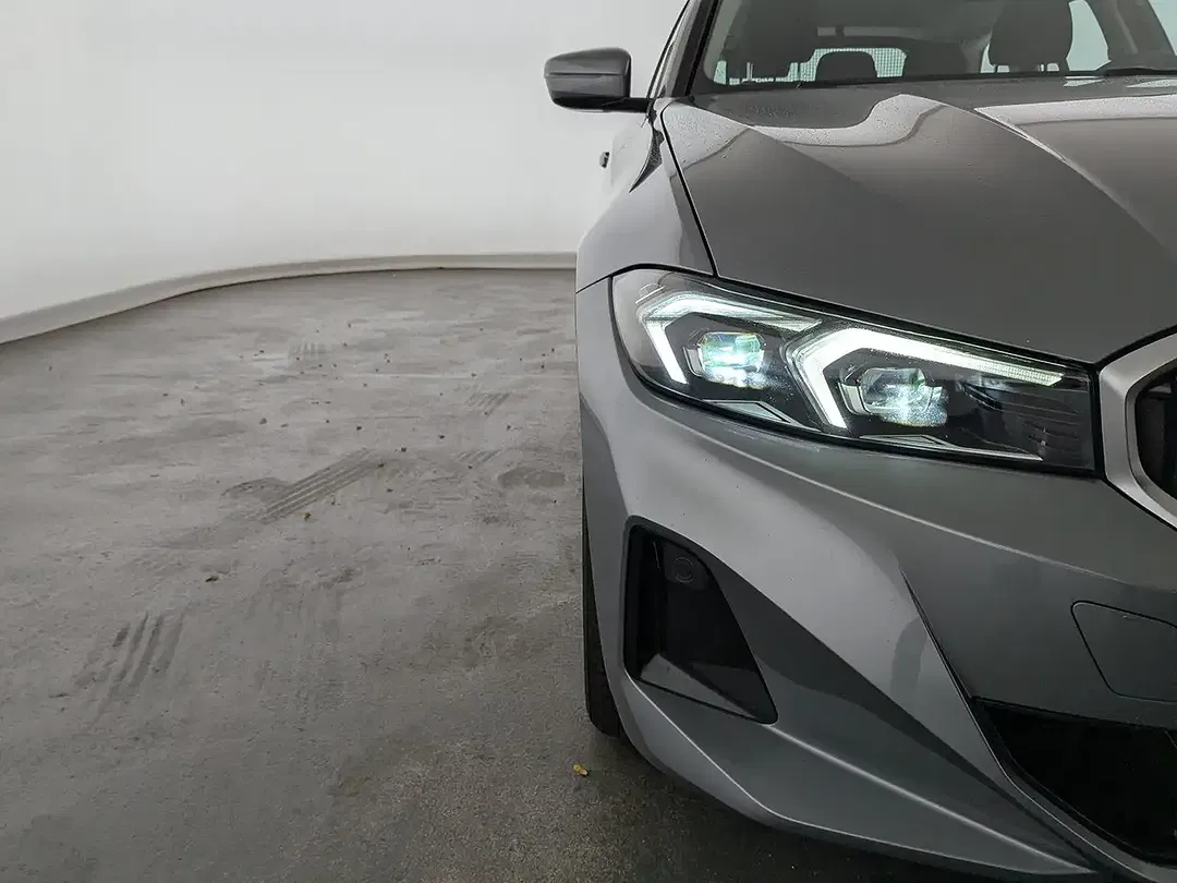 BMW 320 - Thumbnail 3