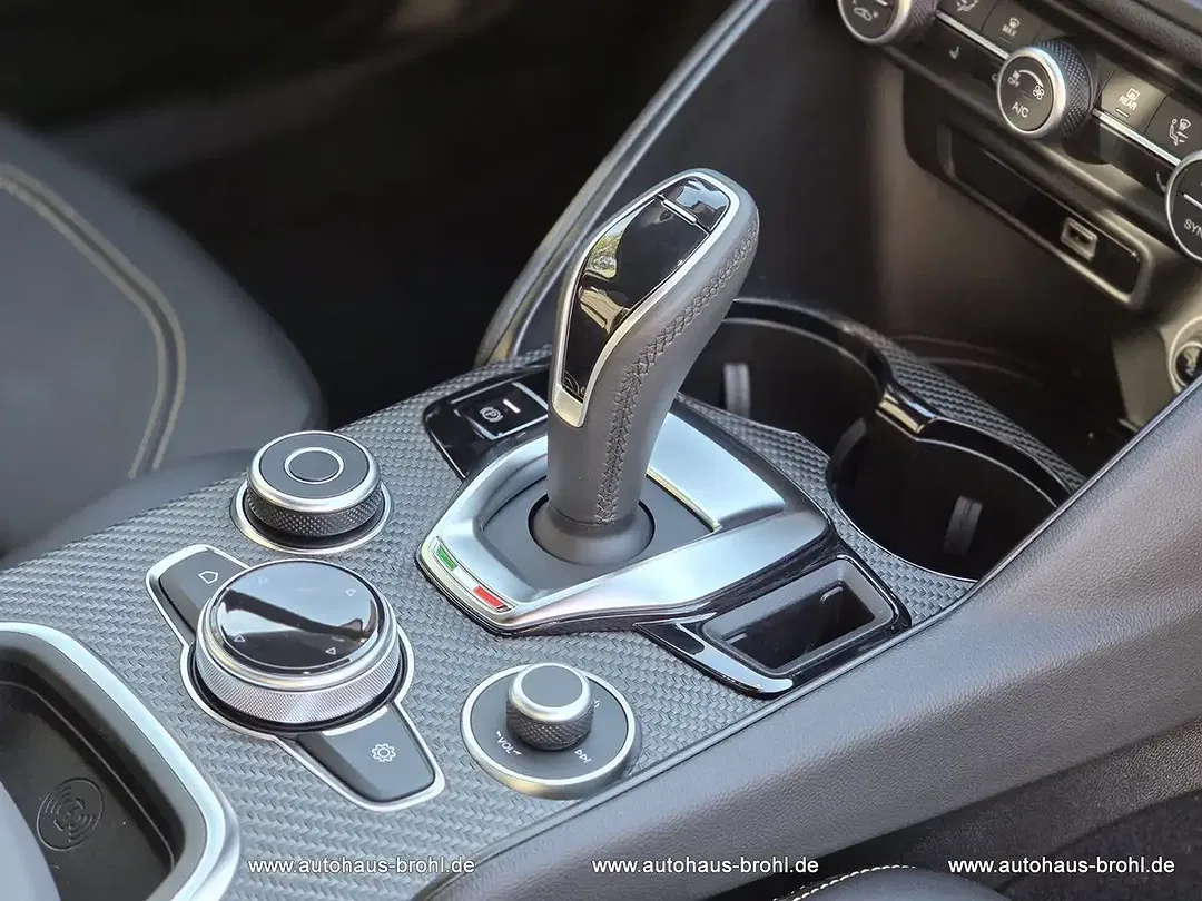 Alfa Romeo Giulia - Thumbnail 10